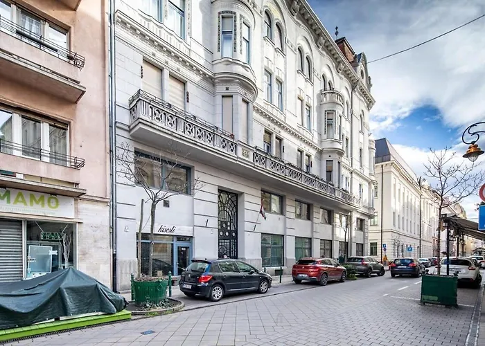 Convenient Apartment At Gastro Driven Location